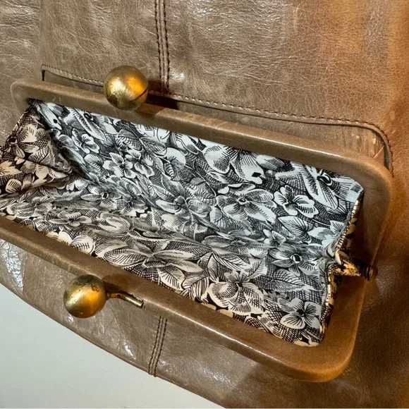 Unique and classy Taupe Hobo bag with convertible strap and kiss lock pocket - Picture 4 of 16